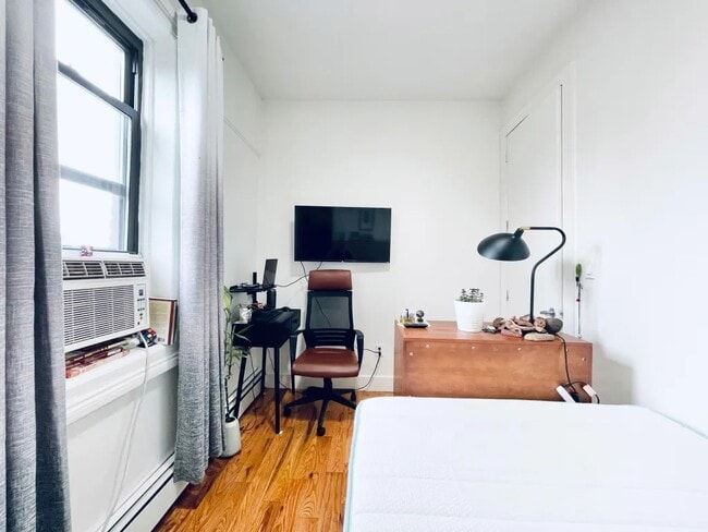 Photo - Furnished room/NOT APARTMENT Unit 2