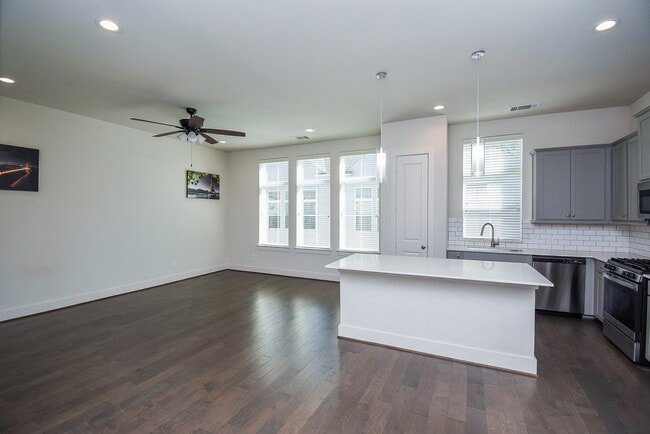 Photo - 6031 Cypress St