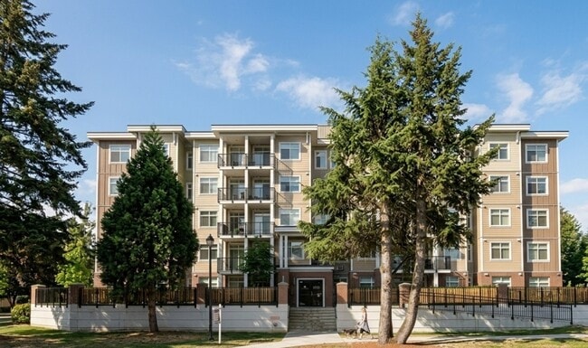 Building Photo - 20686 Eastleigh Cres Unit 86