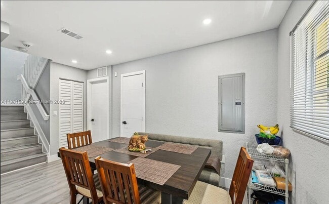 Photo - 380 NW 20th St