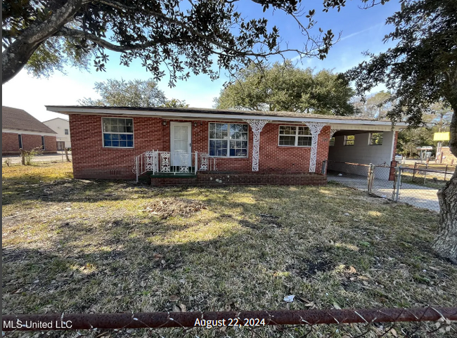 Building Photo - 2311 Chicot Rd Rental