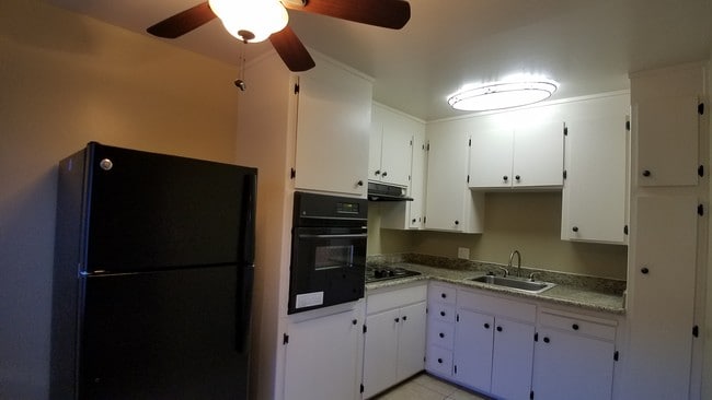 kitchen - Royal Palms Apartments