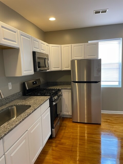 Photo - 6016 W Wabansia Ave Unidad second floor