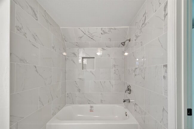 Building Photo - 501 Live Oak St