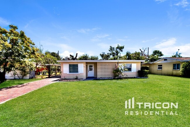 Building Photo - 5151 Flamingo Dr N Rental