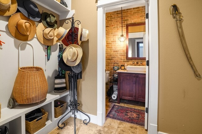 Photo - 508 W Polk St