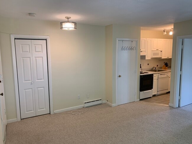 Photo - 200 Kelton St