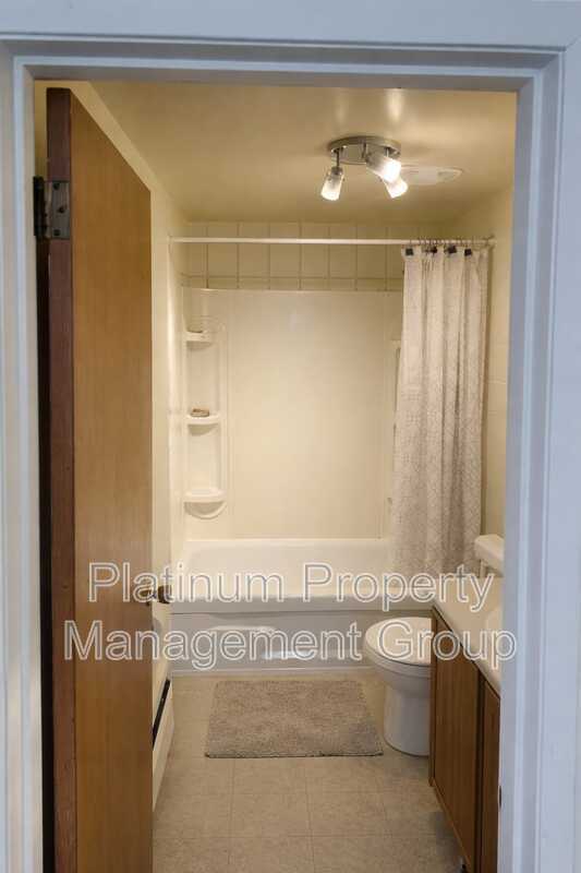 Photo - 1001-1002 2 Ave NW