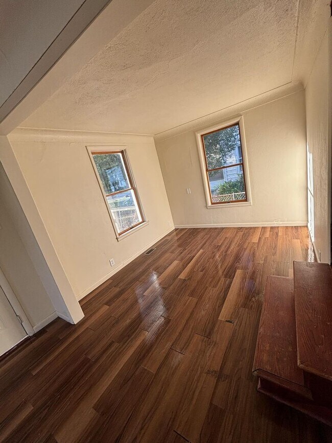 Cute 3 Bedroom house with detached 3 Car G... House Rental in Toledo