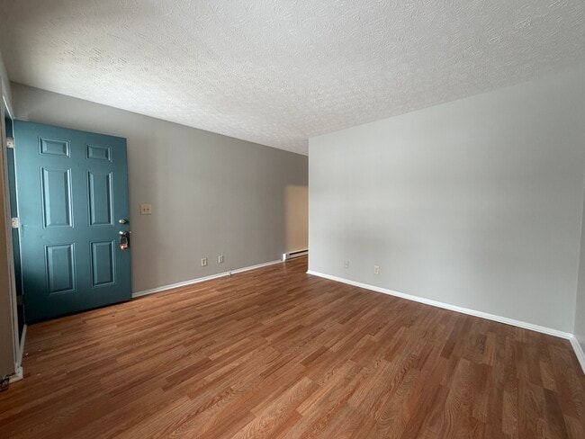 Photo - 402 Forest Ln