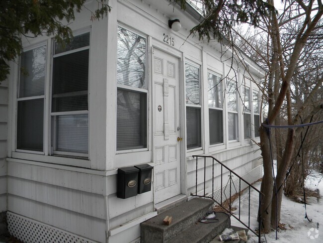 Building Photo - 2215-COMO Unit HOUSE