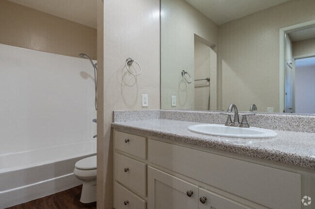 1BR, 1BA - 576SF