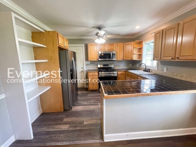 Photo - 2249 Maplecrest Dr