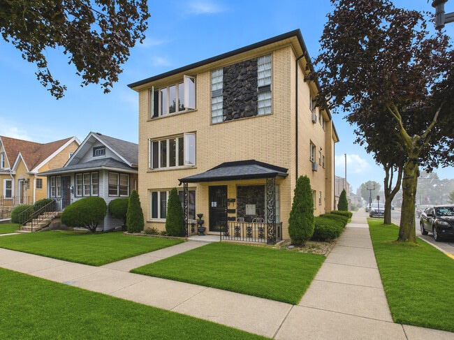 Building Photo - 2746 N 75th Ct Unit 3