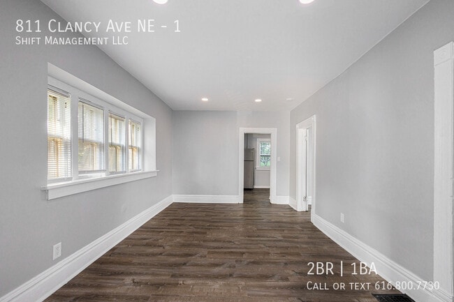 Photo - 811 Clancy Ave NE