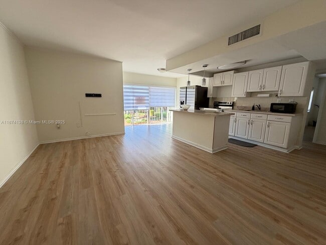 Building Photo - 9350 W Flagler St Unit 210D