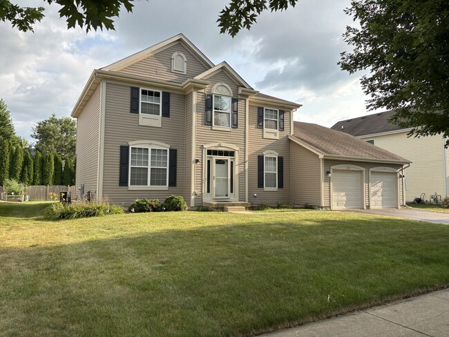 Building Photo - 624 Vista Dr