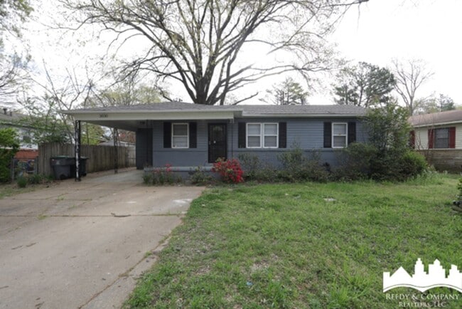 Building Photo - 3030 Bluffdale St Rental