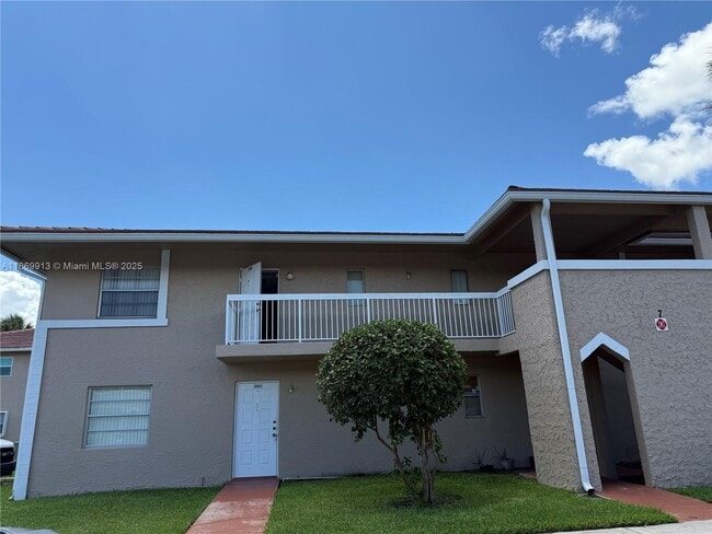 Building Photo - 9906 Twin Lakes Dr Unit 7-I Rental