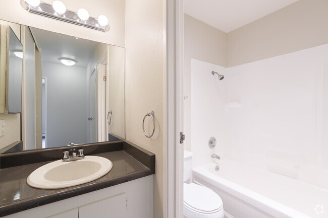 1BR, 1BA - 625SF - The Pine - Bathroom - Garden Village Apartments