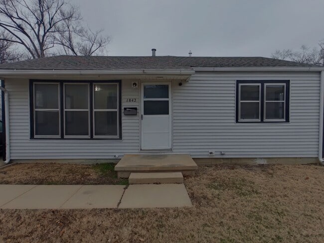 Building Photo - 1842 N Chautauqua St