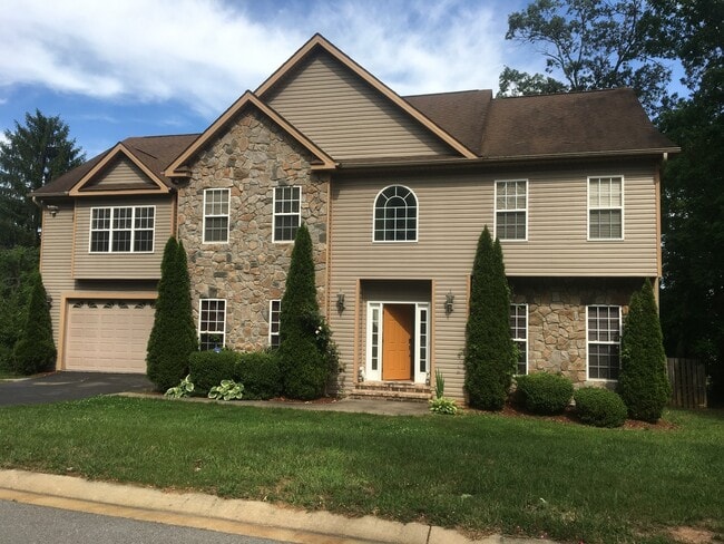 Photo - Spacious home with tons of upgrades! 4 Bedrooms/3.5 bathrooms