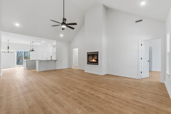 Photo - 98 Selkirk Dr