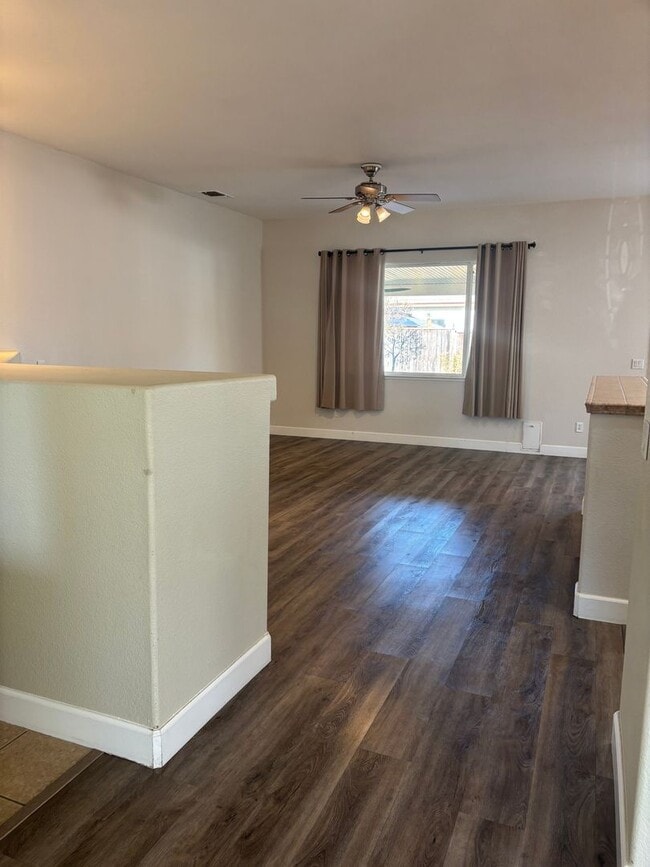 Photo - Beautiful Plumas Lake Home AVAILABLE NOW!