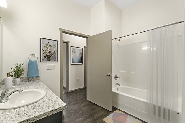 Photo - Crescent Point Apartments