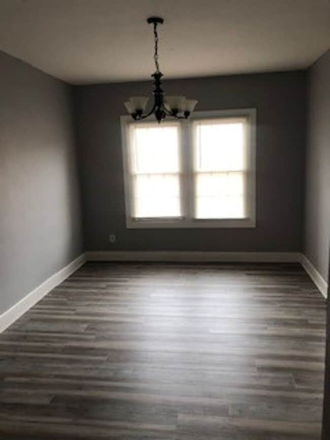 Photo - Spacious Two Bedroom near Washington Blvd ...