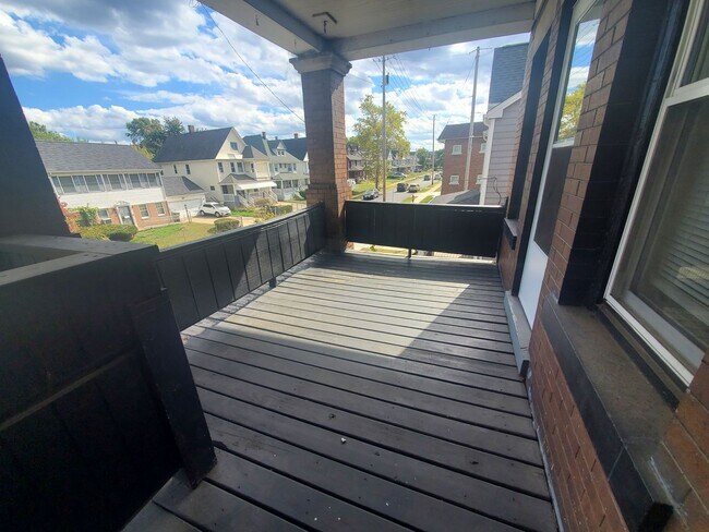 Photo - 2bd Unit in 4-plex near Case Western! Unit 4