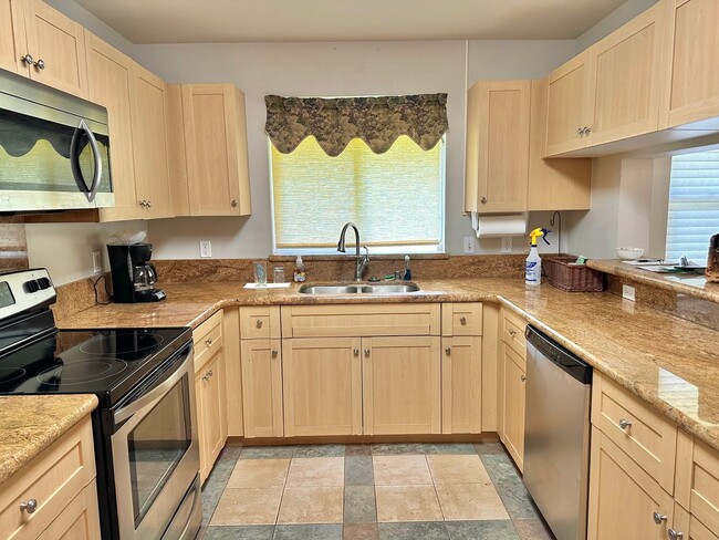 Photo - 3 Bedroom / 2 Bathroom Townhome in Kehalani Gardens! Small yard and pet friendly!