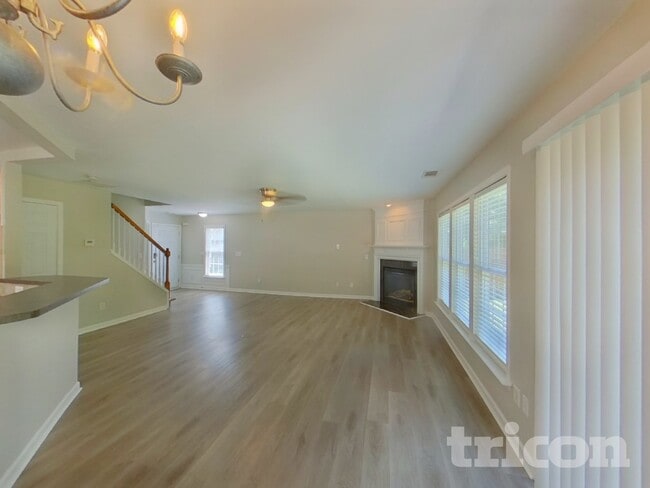 Photo - 3281 Saville St SW