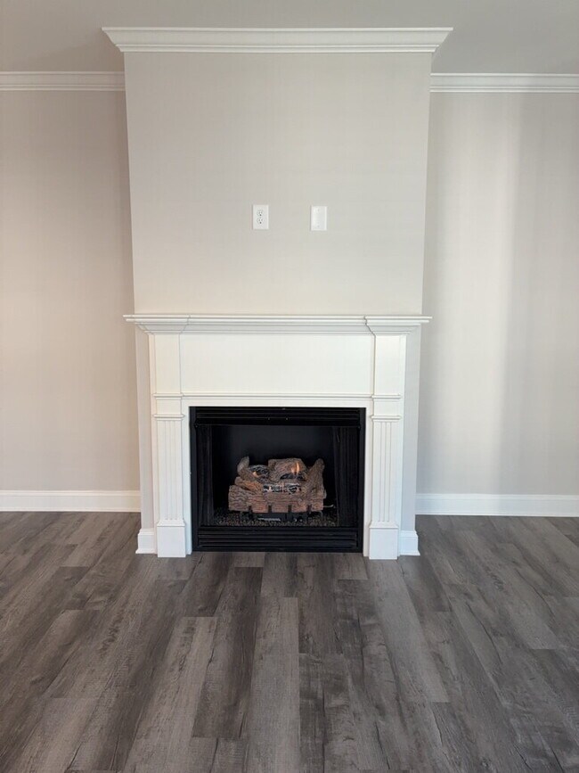 "Charming 3-Bed Lakeside Retreat with Fireplace and Hardwood Floors on George Smith Mill Road!"