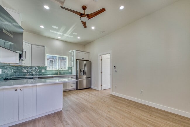 Building Photo - 3052 Eddy Cir