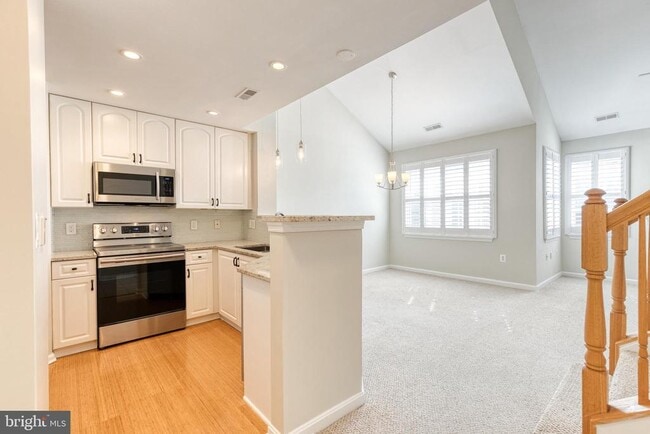 Building Photo - 400 Symphony Cir Unit 516 H