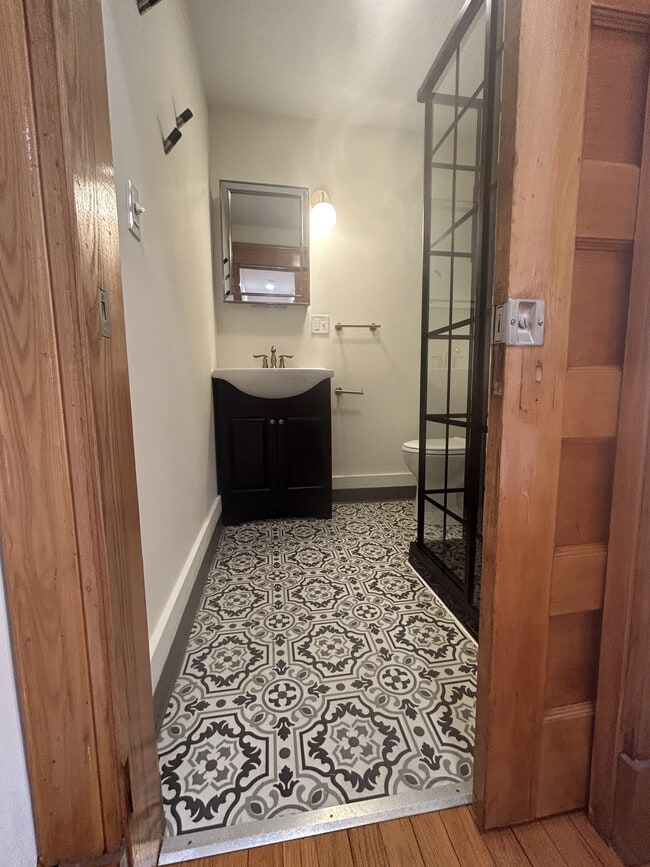 Lincoln #11 - 69 S Pleasant St