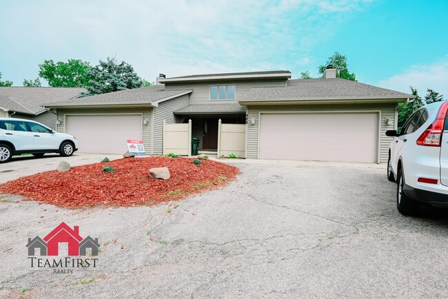 Photo - 488 S Good Hope Rd Condo