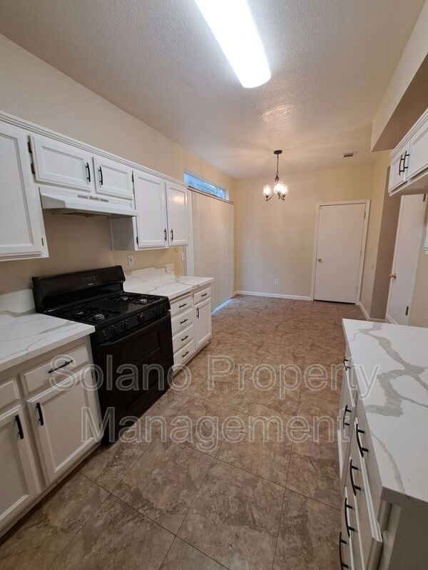 Photo - 849 Chateau Cir