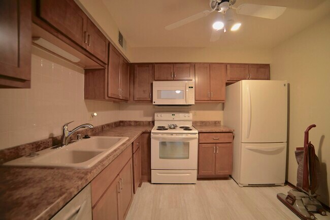 Photo - 1906 E Shorewood Blvd