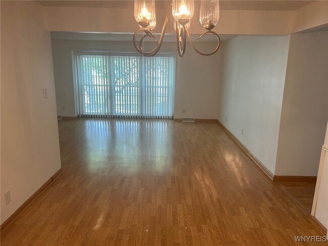 Photo - 80 Carriage Dr