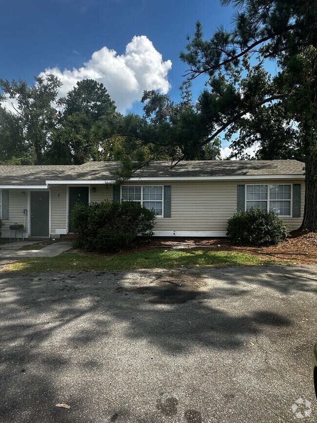 Building Photo - 2 Bedroom 1 Bath Apartment