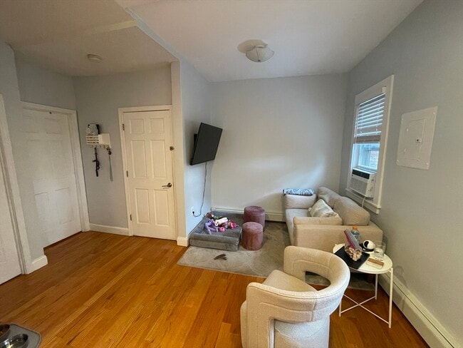 Photo - 176 W Sixth St Unit 3
