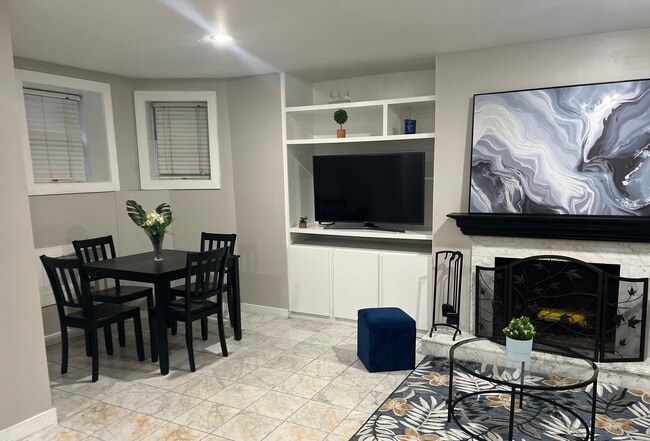 Building Photo - 2209 Washington Cir NW Unit 1 English Basement Rental