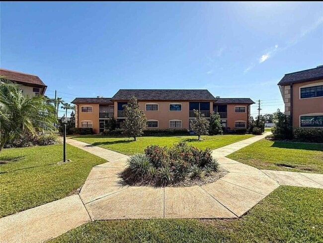 Building Photo - 12900 Vonn Rd Unit B202