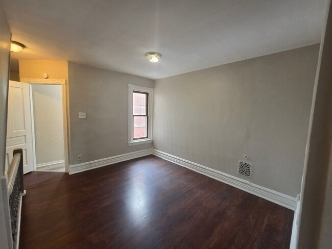 Building Photo - 924 Washington St Unit 2