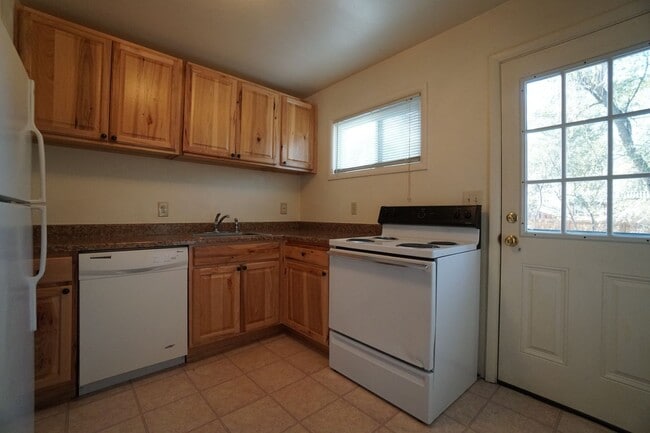 Photo - 1912 Cascade Ln