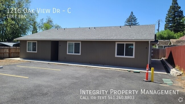 Building Photo - 1216 Oak View Dr Unit C Rental