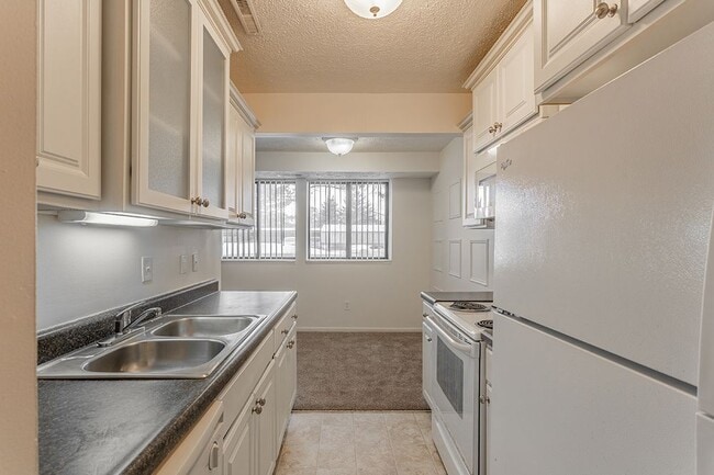 Delta Square Apartments - Lansing, MI