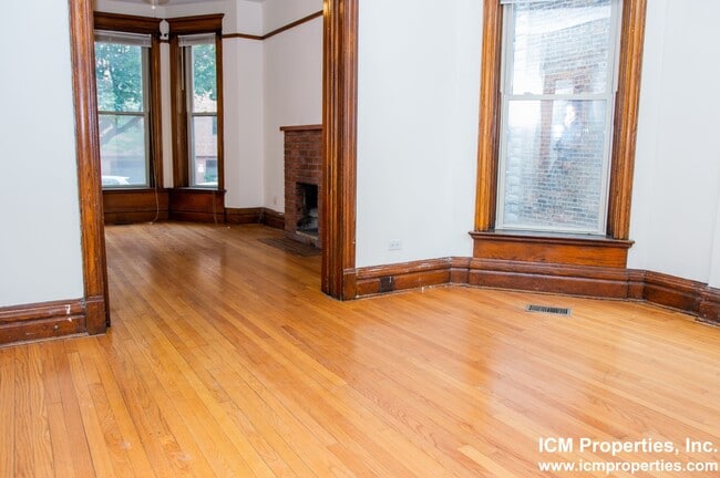 Photo - 847 W Wellington Ave Unidad 1